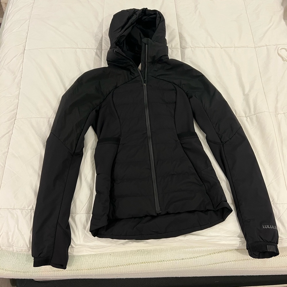 lululemon athletica Women's Black Puffer Jacket size 4